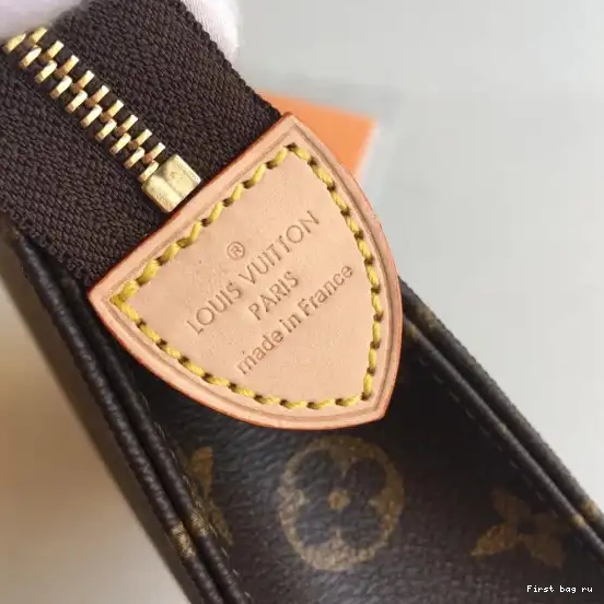 First bag ru VUITTON 19 TOILETRY LOUIS POUCH 0612